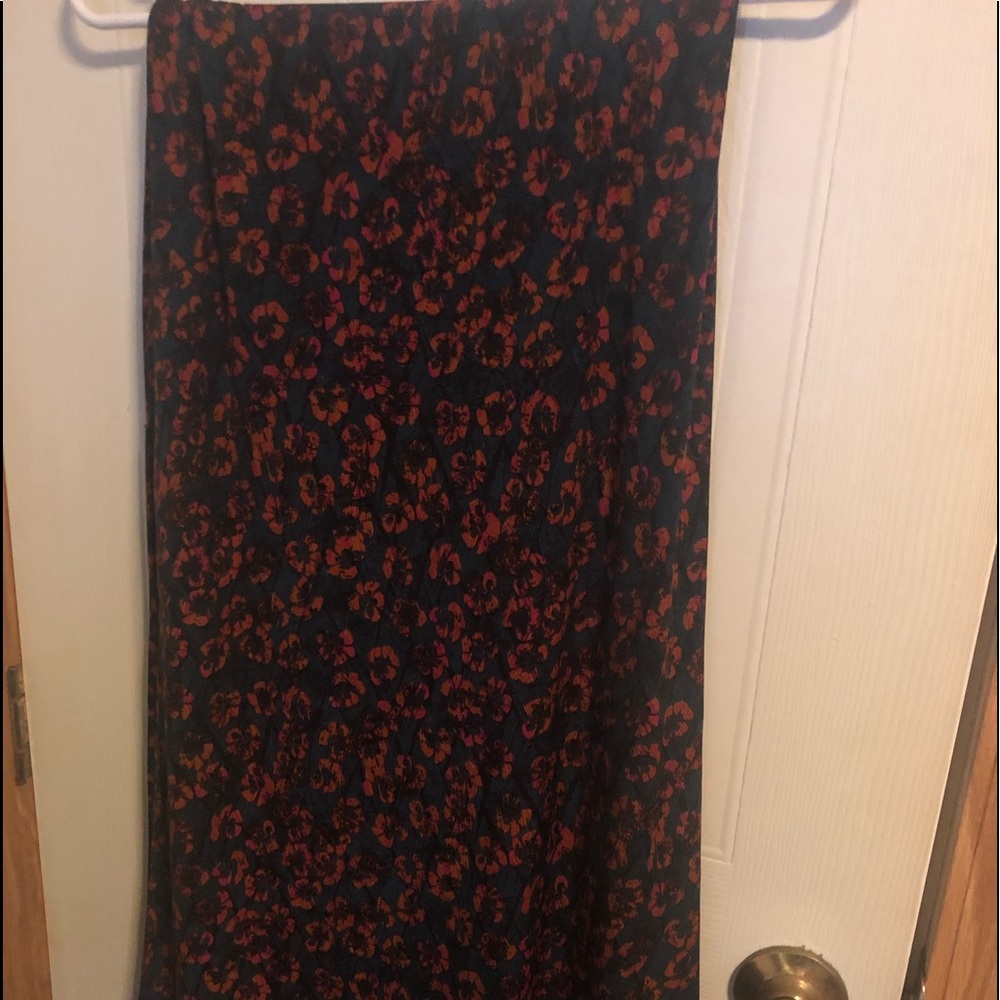 Large- LulaRoe maxi skirt